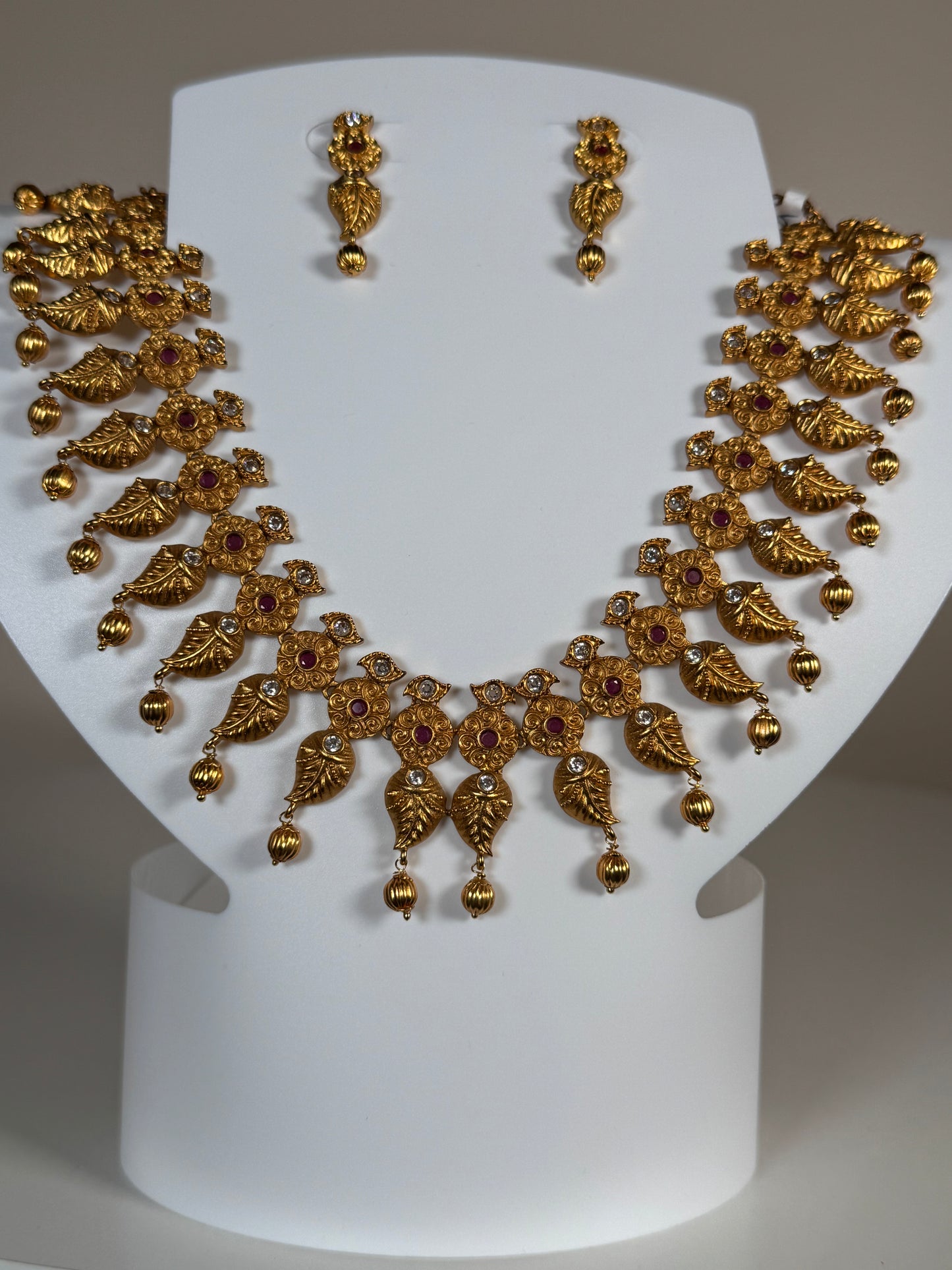 Golden Leaf Heritage Necklace Set