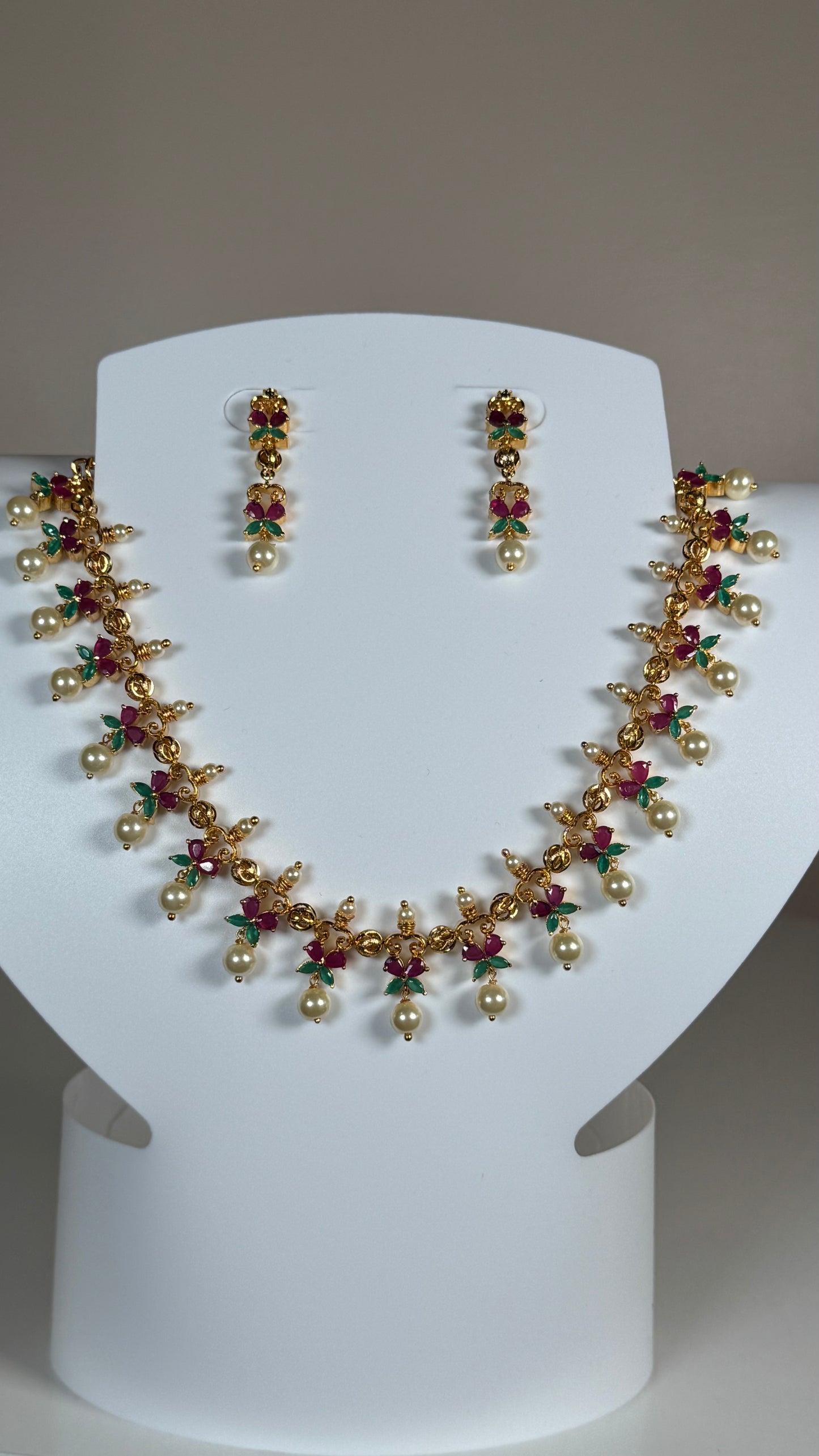 Floral Pearl Elegance Necklace Set